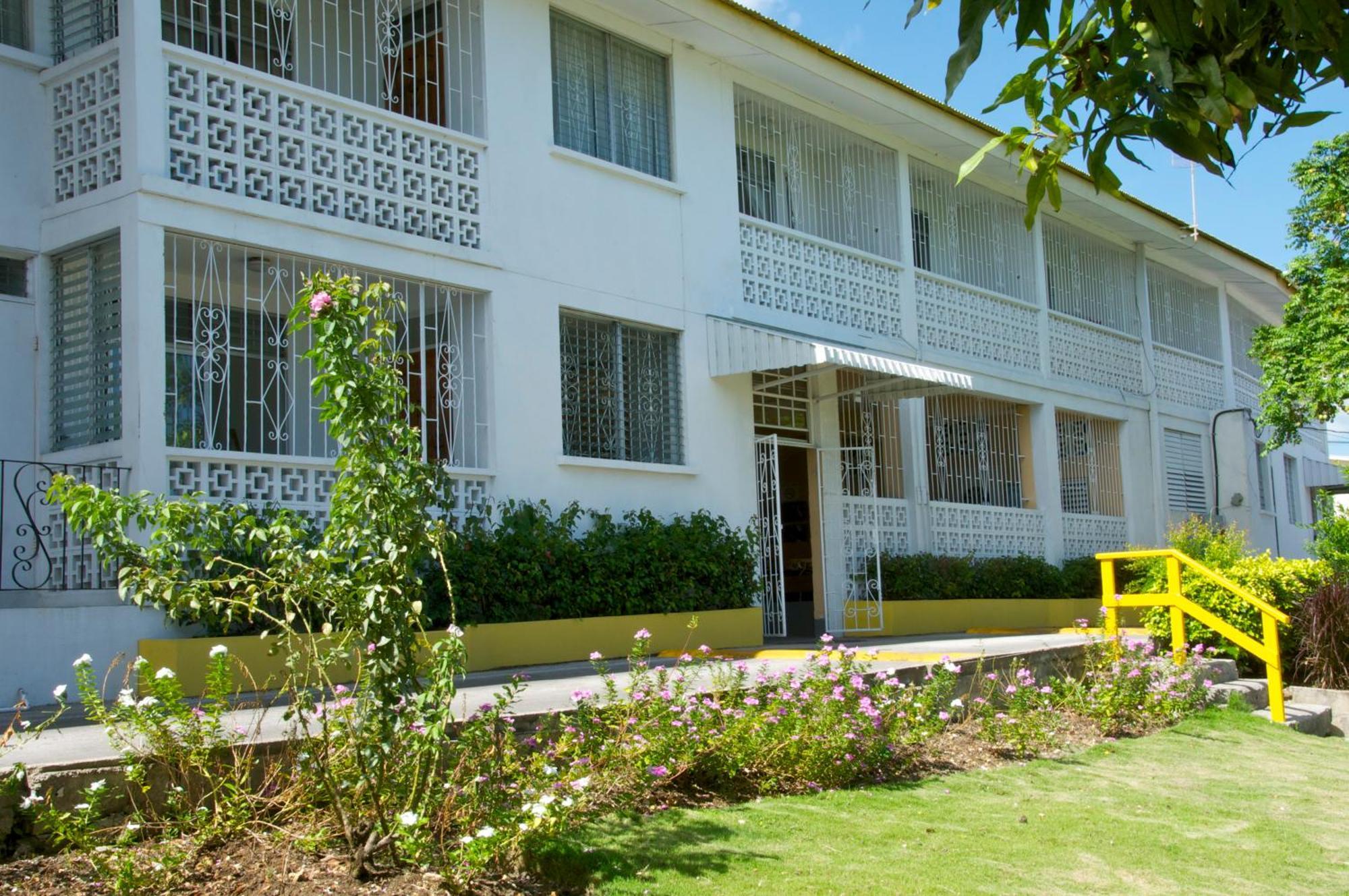 Adulo Apartments ブリッジタウン エクステリア 写真