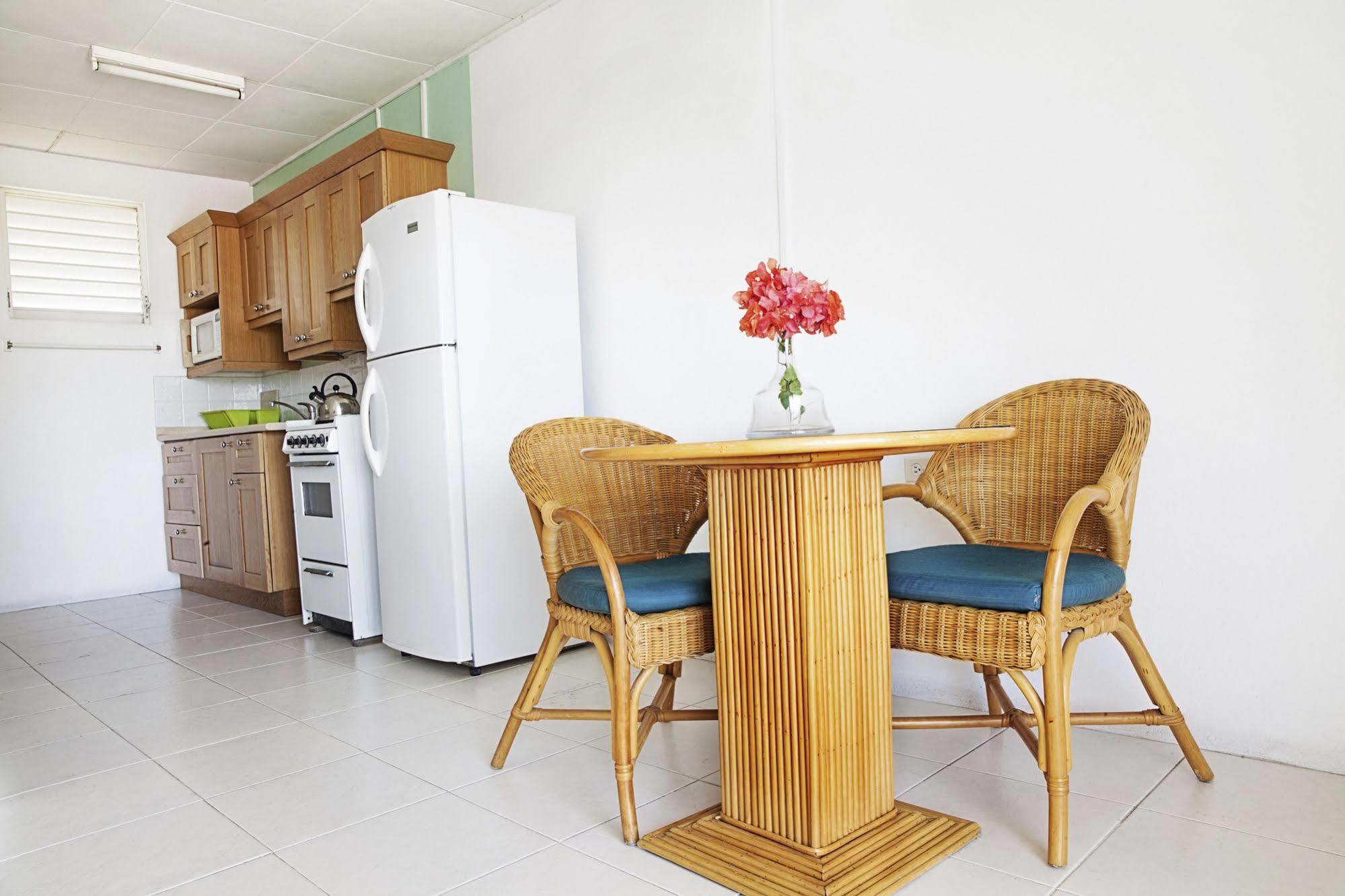 Adulo Apartments ブリッジタウン エクステリア 写真