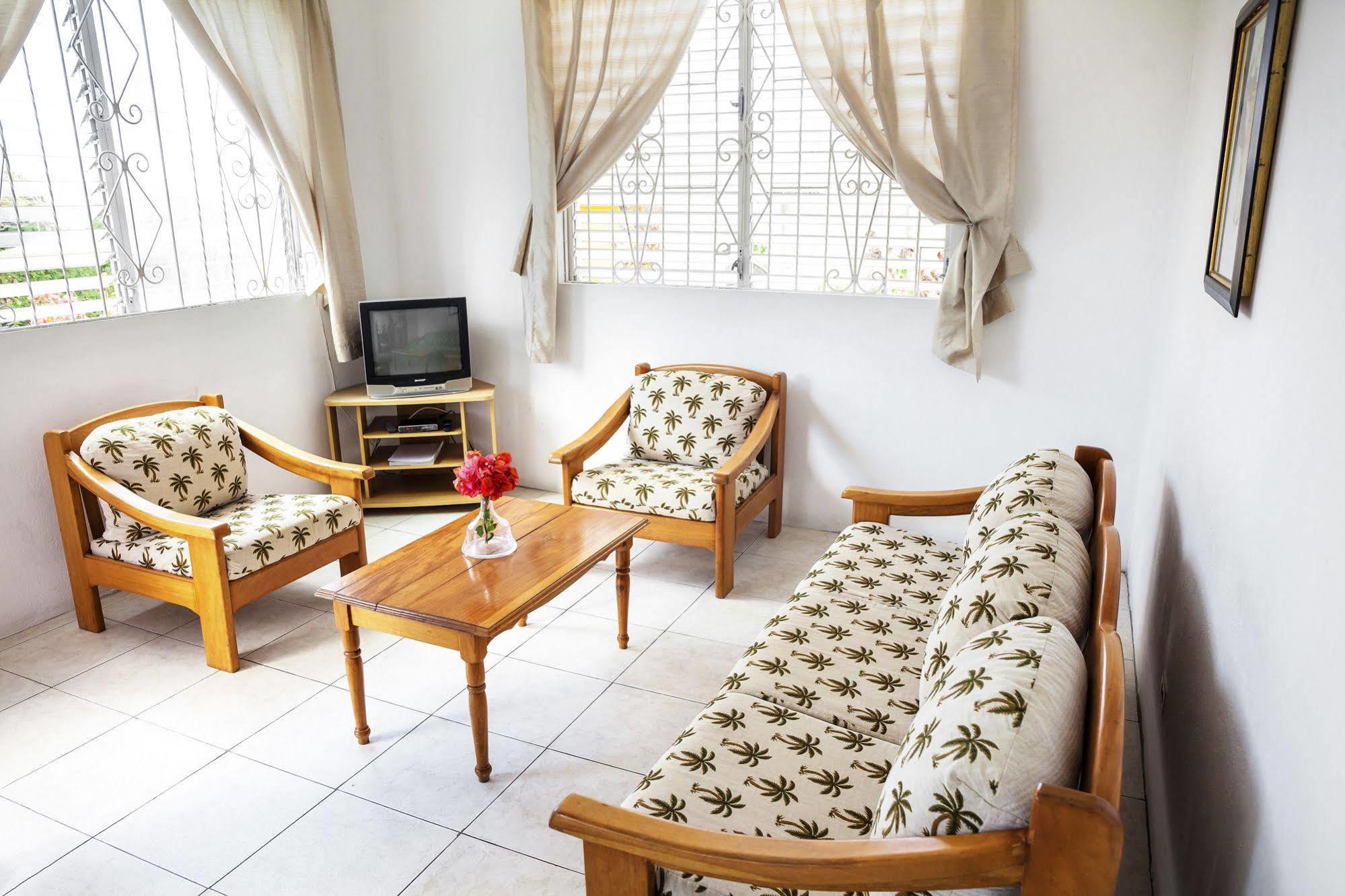Adulo Apartments ブリッジタウン エクステリア 写真