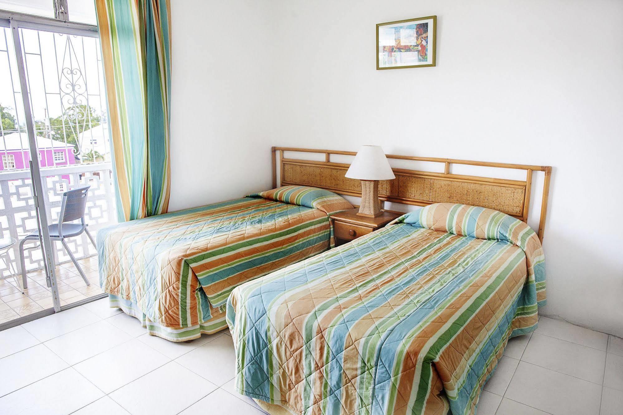 Adulo Apartments ブリッジタウン エクステリア 写真