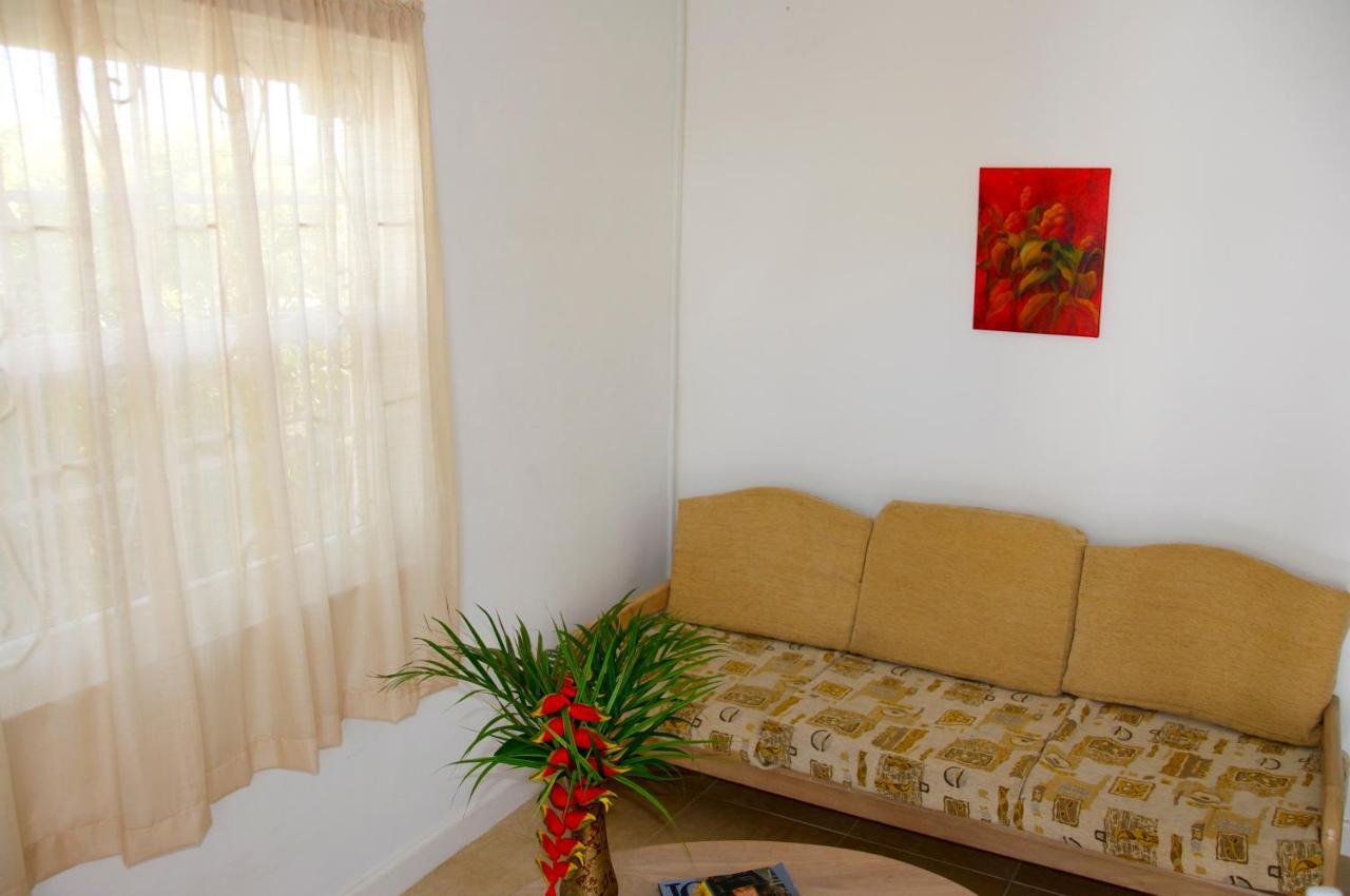 Adulo Apartments ブリッジタウン エクステリア 写真